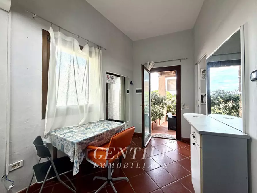 Immagine 7 di Attività commerciale in affitto  a Arzachena