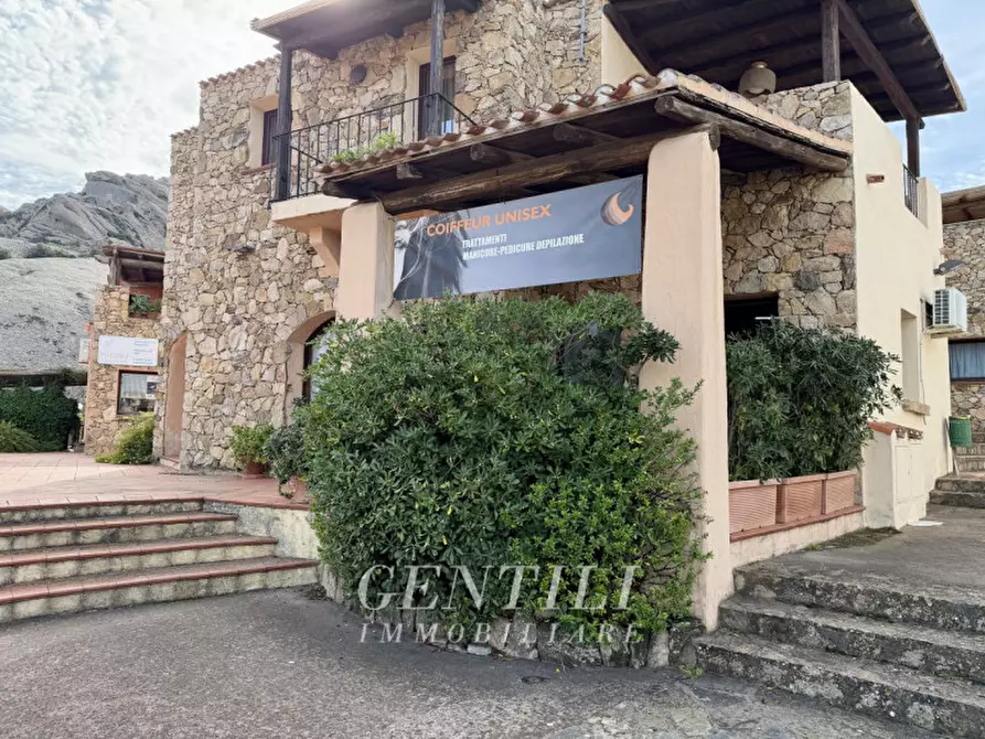 Immagine 12 di Attività commerciale in affitto  a Arzachena