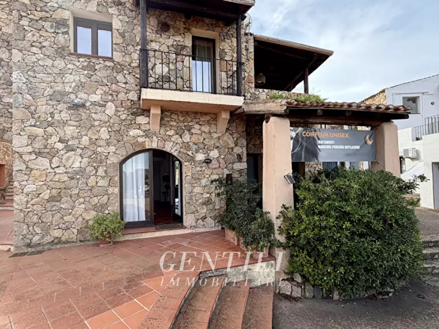 Immagine 13 di Attività commerciale in affitto  a Arzachena