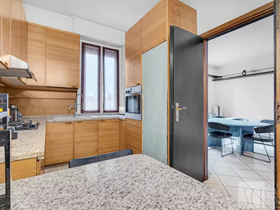 Immagine 6 di Appartamento in vendita  in Alzaia Naviglio Pavese, 60 a Milano