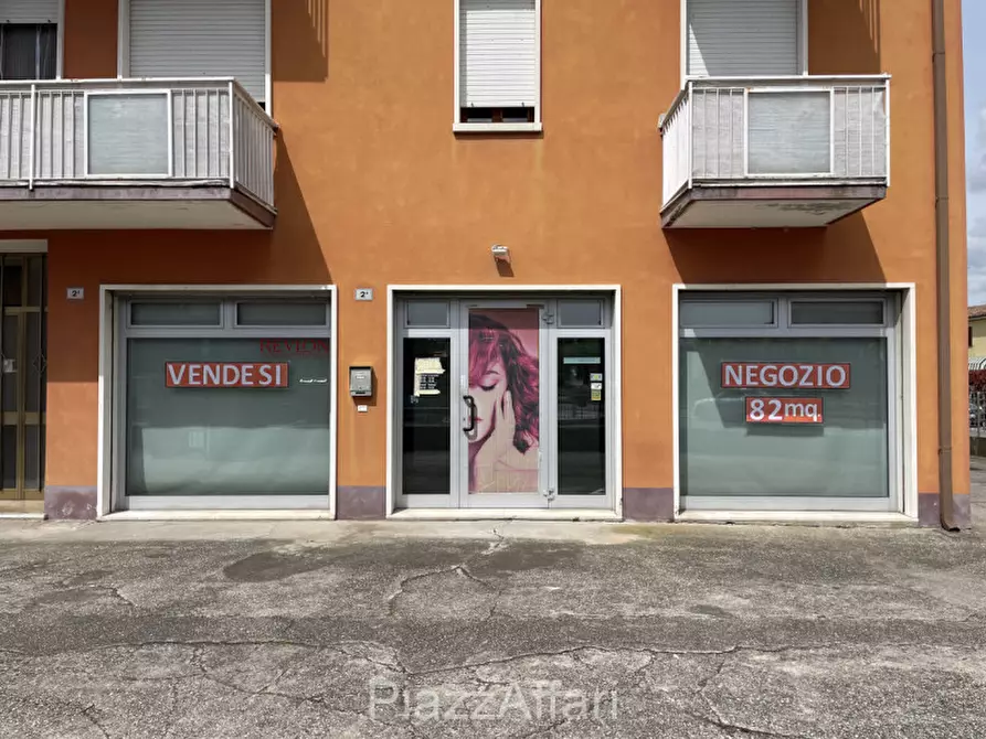 Immagine 3 di Negozio in vendita  in Via IV Novembre a Piove Di Sacco