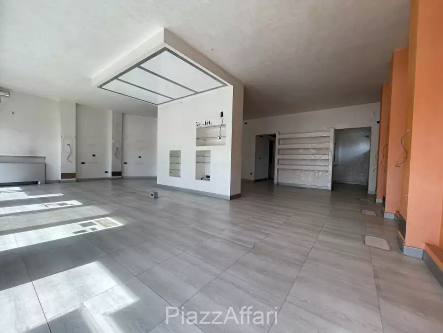 Immagine 5 di Negozio in vendita  in Via IV Novembre a Piove Di Sacco