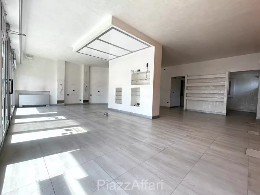 Immagine 8 di Negozio in vendita  in Via IV Novembre a Piove Di Sacco