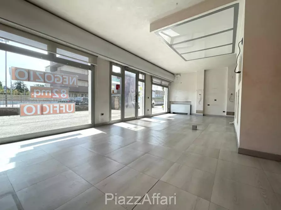 Immagine 11 di Negozio in vendita  in Via IV Novembre a Piove Di Sacco