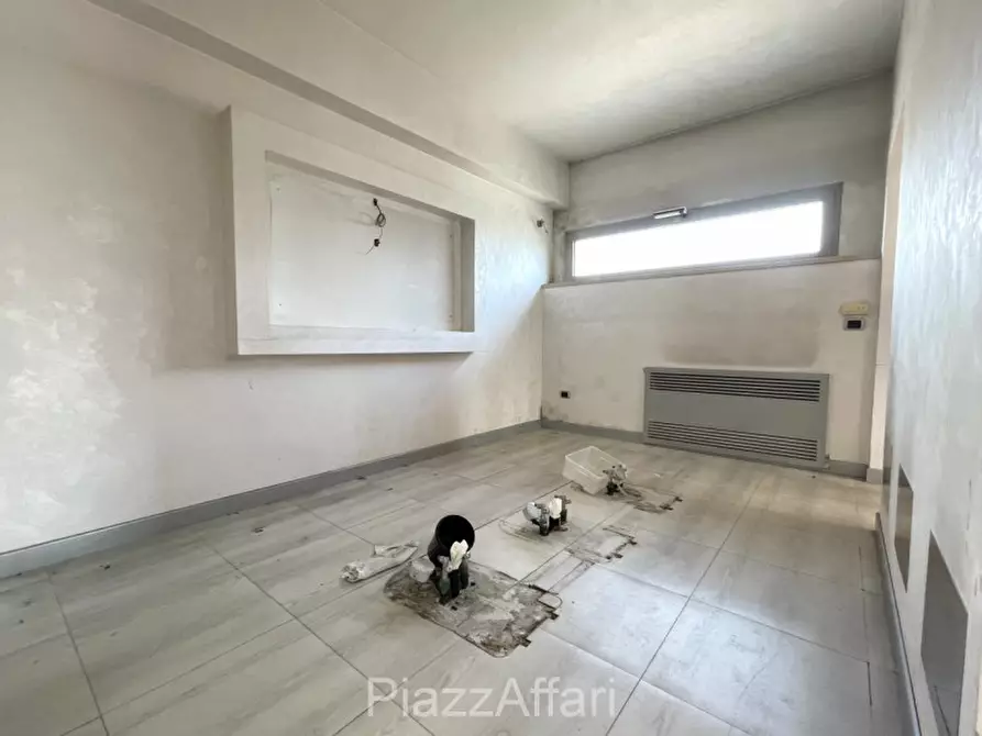 Immagine 14 di Negozio in vendita  in Via IV Novembre a Piove Di Sacco