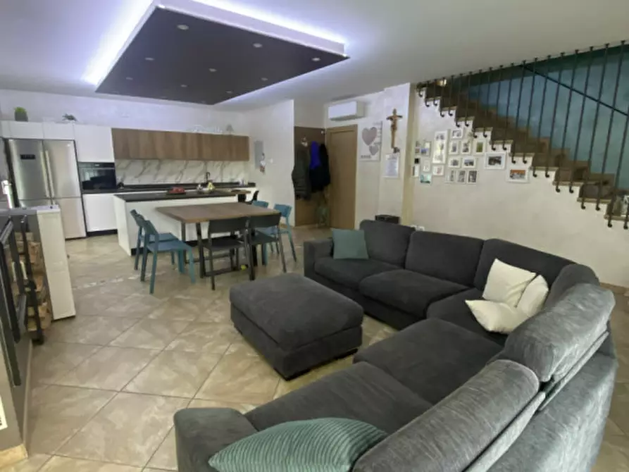 Immagine 1 di Casa bifamiliare in vendita  a Rossano Veneto