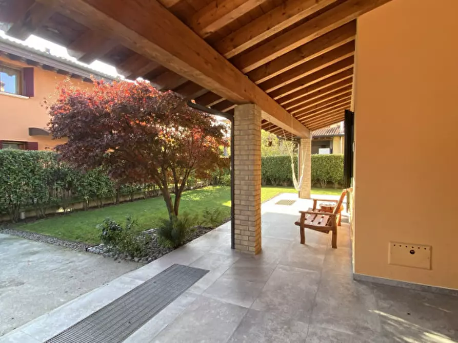 Immagine 5 di Casa bifamiliare in vendita  a Rossano Veneto