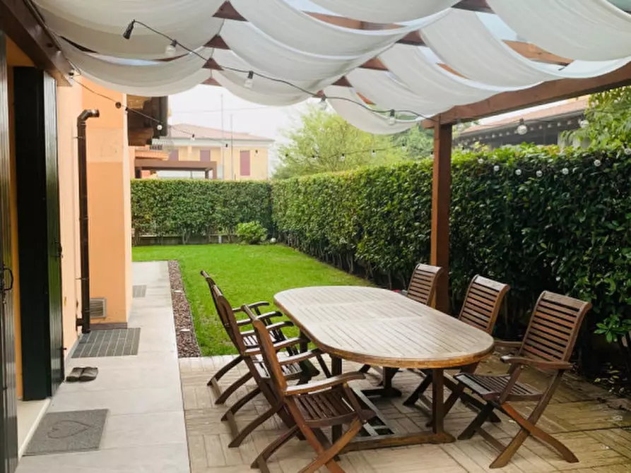 Immagine 6 di Casa bifamiliare in vendita  a Rossano Veneto