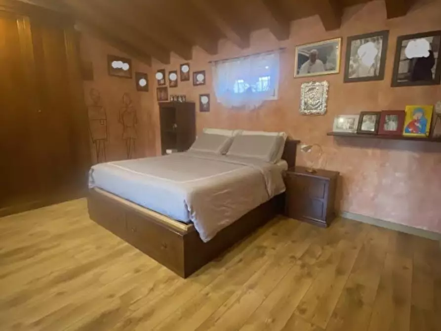 Immagine 9 di Casa bifamiliare in vendita  a Rossano Veneto