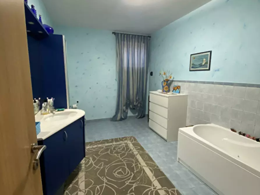 Immagine 15 di Casa bifamiliare in vendita  a Rossano Veneto