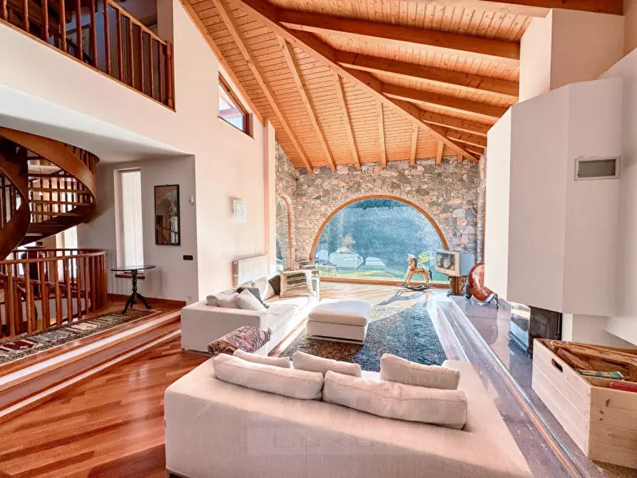 Immagine 1 di Villa in vendita  in Via Cesare Battisti 84 a Invorio