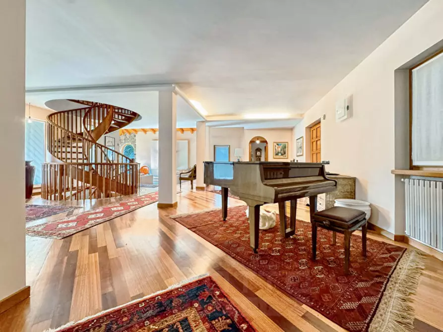 Immagine 3 di Villa in vendita  in Via Cesare Battisti 84 a Invorio