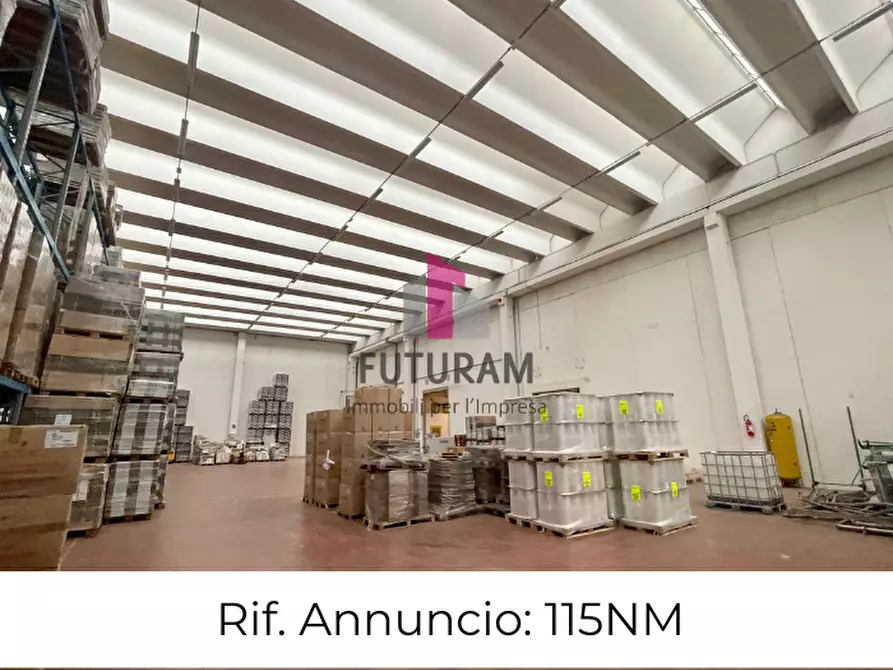 Immagine 1 di Capannone industriale in affitto  in VIA LONGHIN 1 a Padova