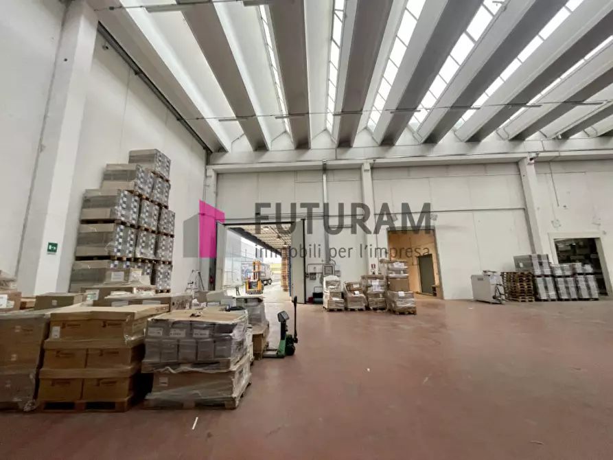 Immagine 10 di Capannone industriale in affitto  in VIA LONGHIN 1 a Padova