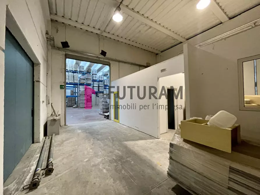 Immagine 15 di Capannone industriale in affitto  in VIA LONGHIN 1 a Padova