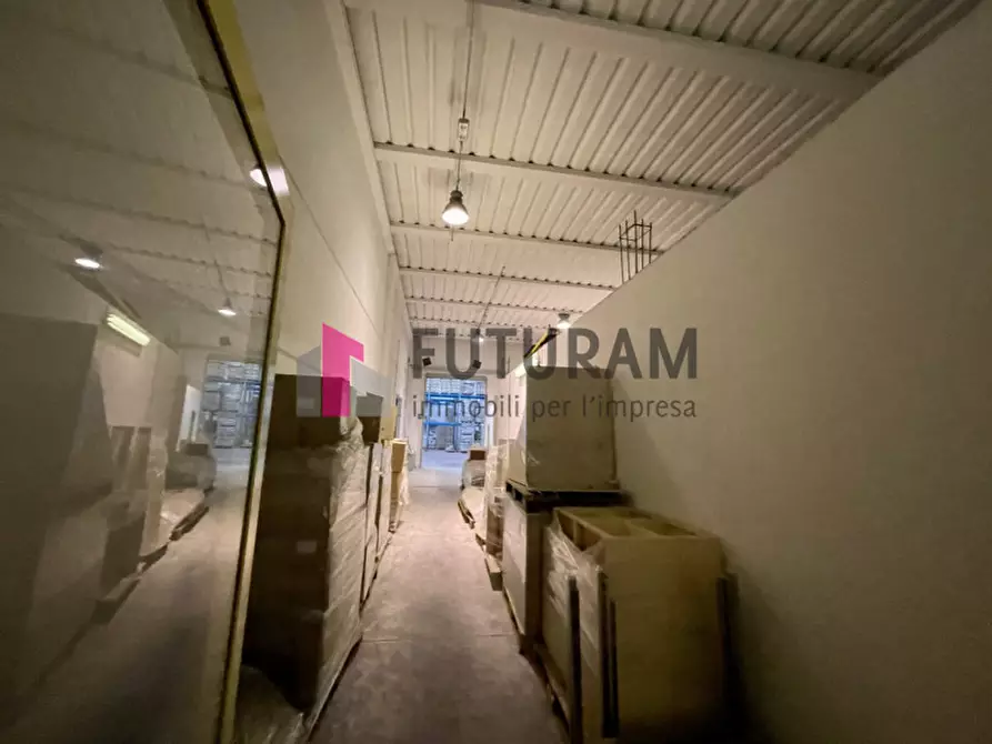 Immagine 17 di Capannone industriale in affitto  in VIA LONGHIN 1 a Padova