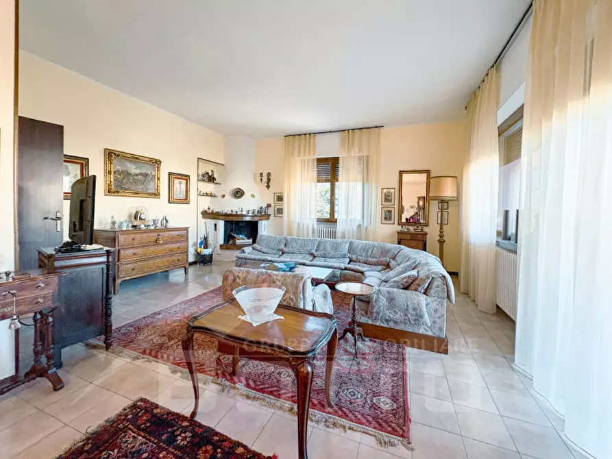 Immagine 2 di Villa in vendita  in Via Stazione 69 a Varallo Pombia