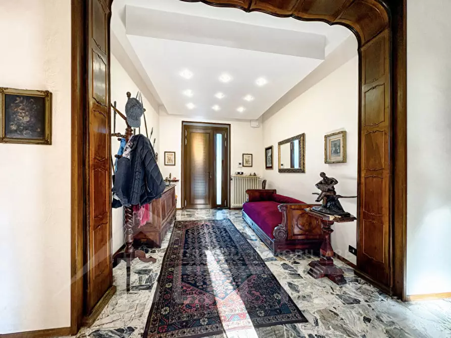 Immagine 7 di Villa in vendita  in Via Stazione 69 a Varallo Pombia