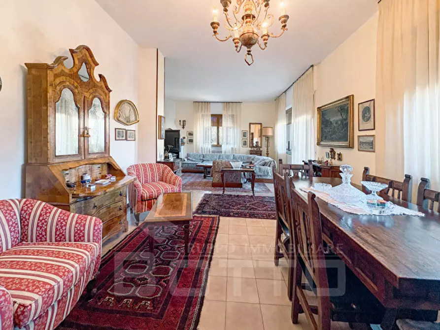 Immagine 14 di Villa in vendita  in Via Stazione 69 a Varallo Pombia