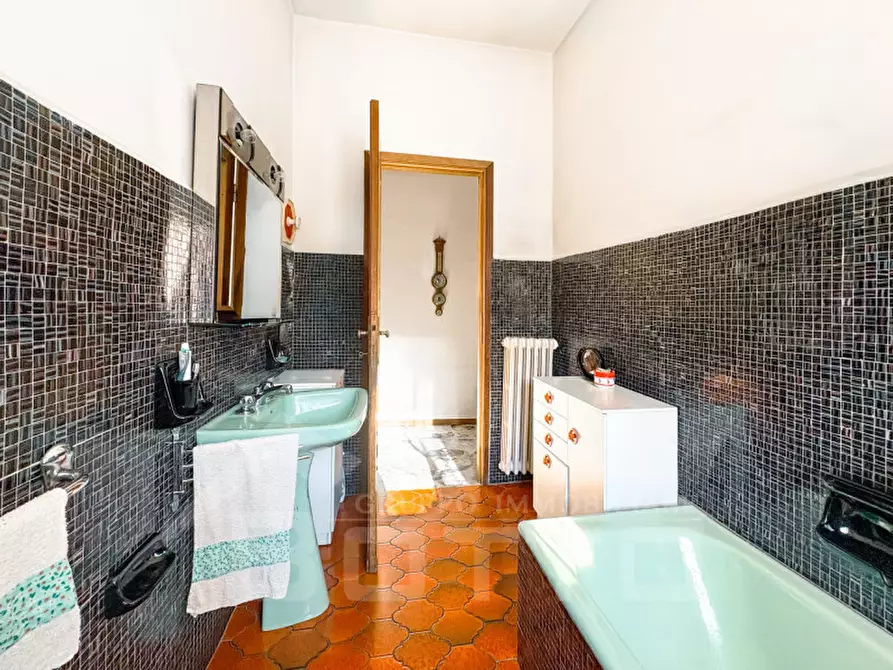 Immagine 22 di Villa in vendita  in Via Stazione 69 a Varallo Pombia