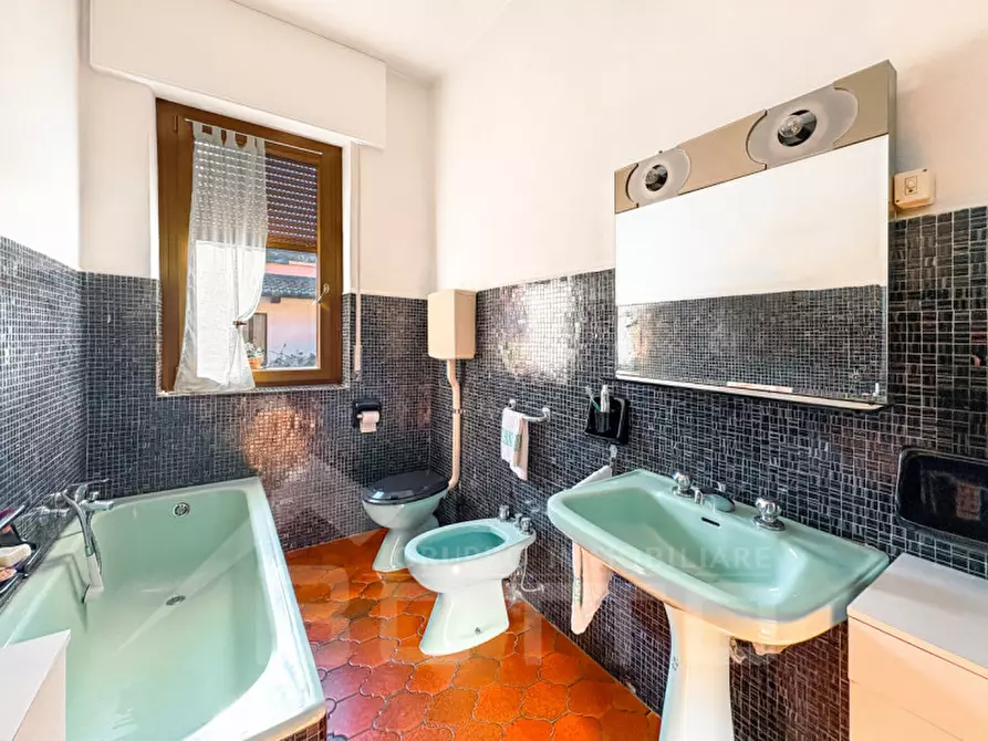 Immagine 23 di Villa in vendita  in Via Stazione 69 a Varallo Pombia