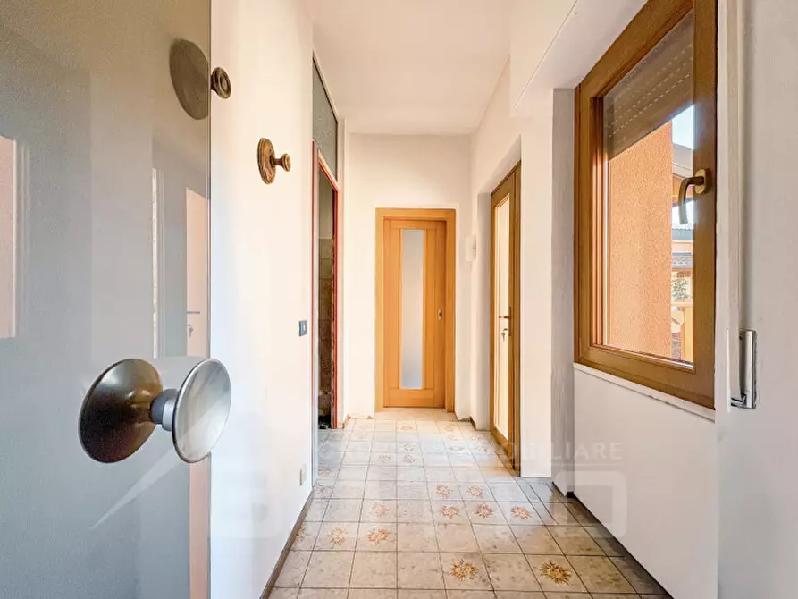 Immagine 27 di Villa in vendita  in Via Stazione 69 a Varallo Pombia