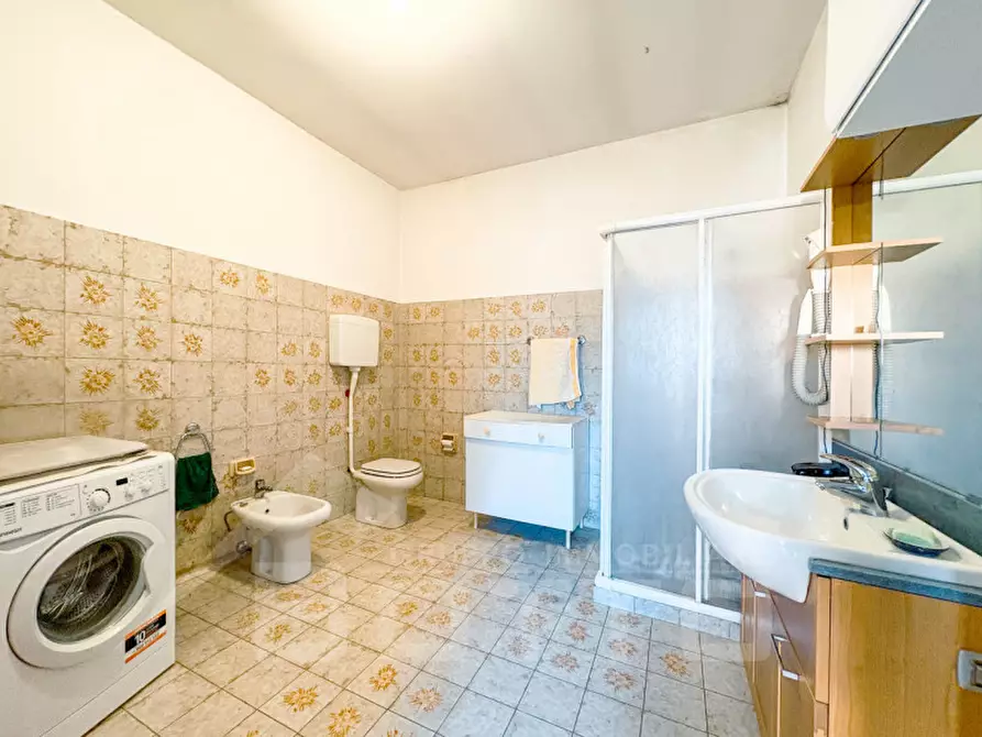 Immagine 28 di Villa in vendita  in Via Stazione 69 a Varallo Pombia