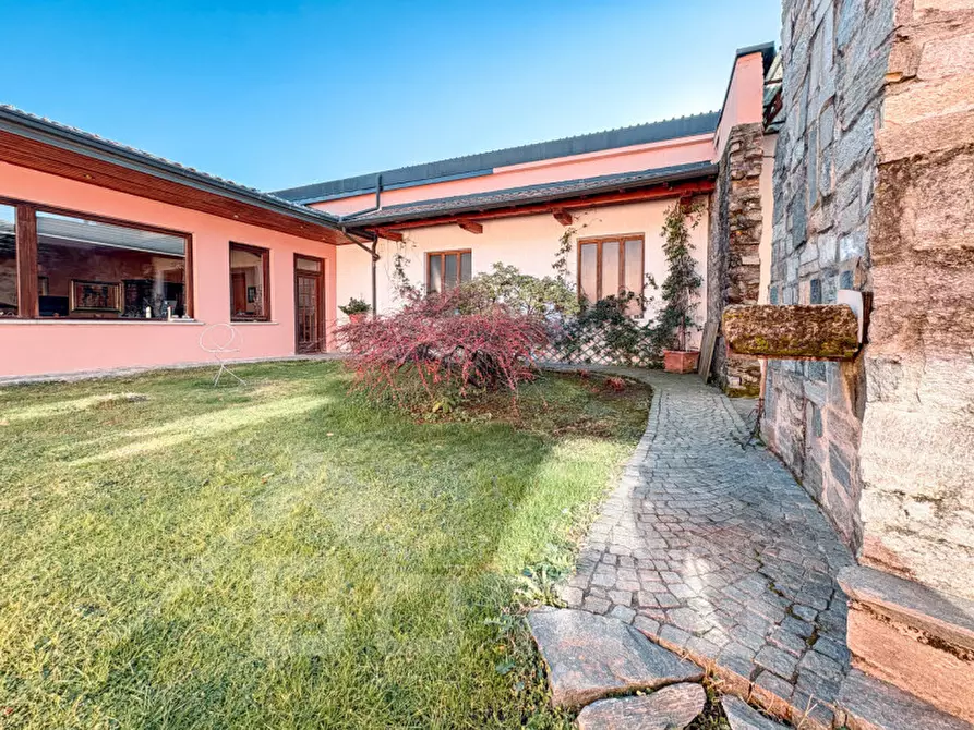 Immagine 33 di Villa in vendita  in Via Stazione 69 a Varallo Pombia