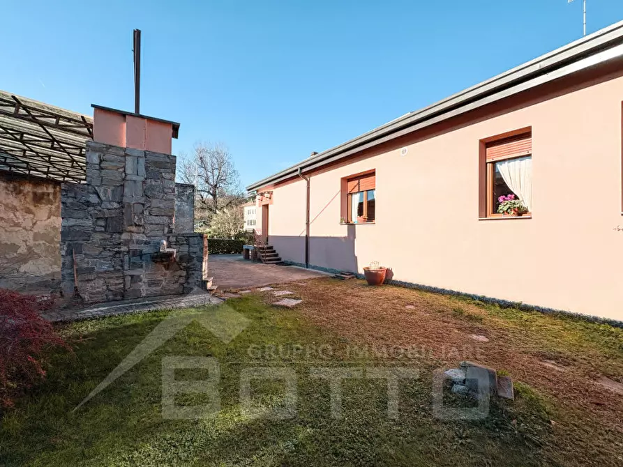 Immagine 34 di Villa in vendita  in Via Stazione 69 a Varallo Pombia