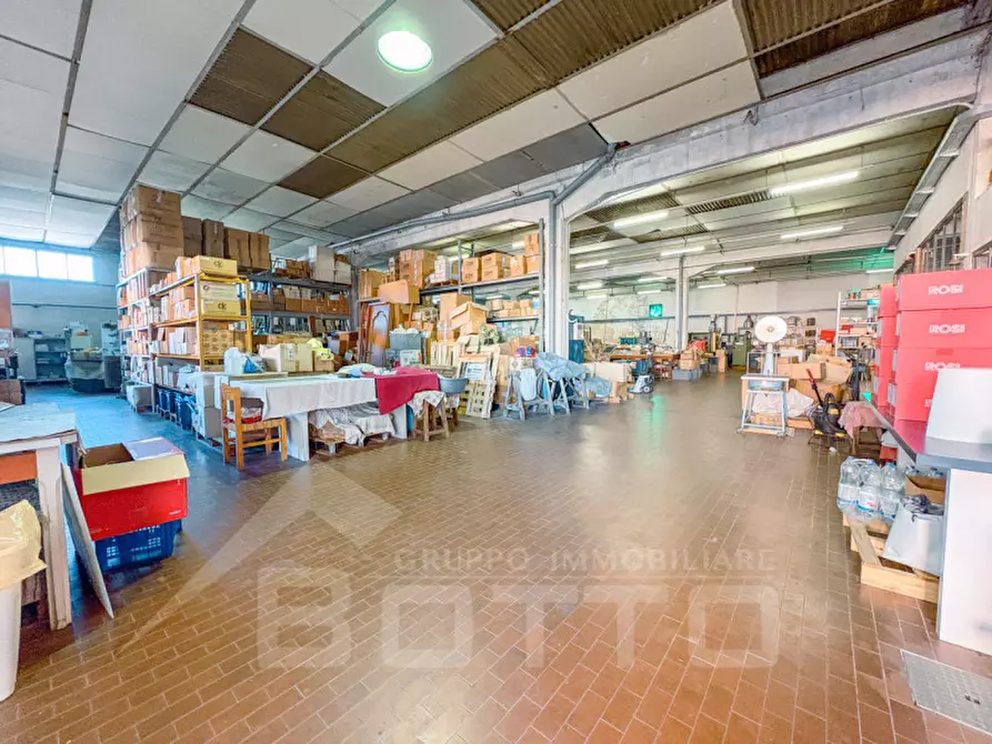 Immagine 37 di Villa in vendita  in Via Stazione 69 a Varallo Pombia