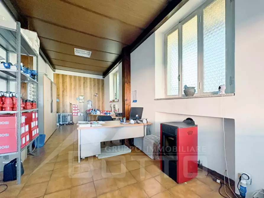 Immagine 39 di Villa in vendita  in Via Stazione 69 a Varallo Pombia