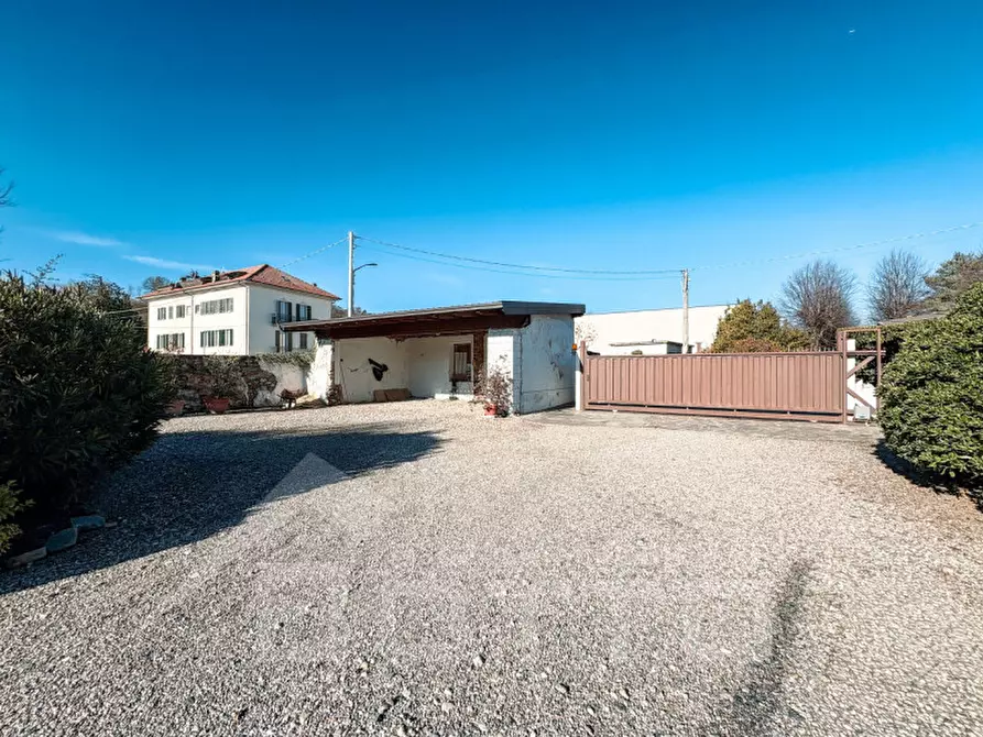 Immagine 40 di Villa in vendita  in Via Stazione 69 a Varallo Pombia
