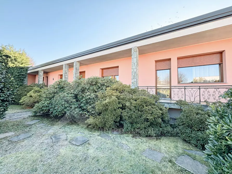 Immagine 42 di Villa in vendita  in Via Stazione 69 a Varallo Pombia