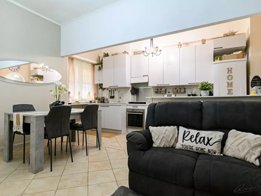 Immagine 1 di Appartamento in vendita  in Viale Jonio a Roma