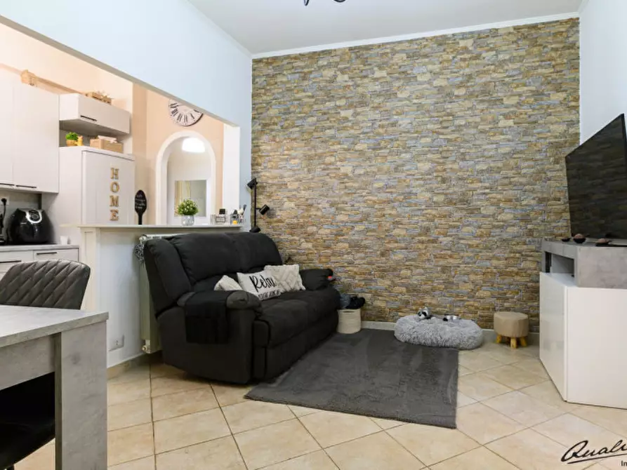 Immagine 5 di Appartamento in vendita  in Viale Jonio a Roma