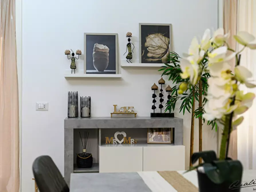 Immagine 9 di Appartamento in vendita  in Viale Jonio a Roma