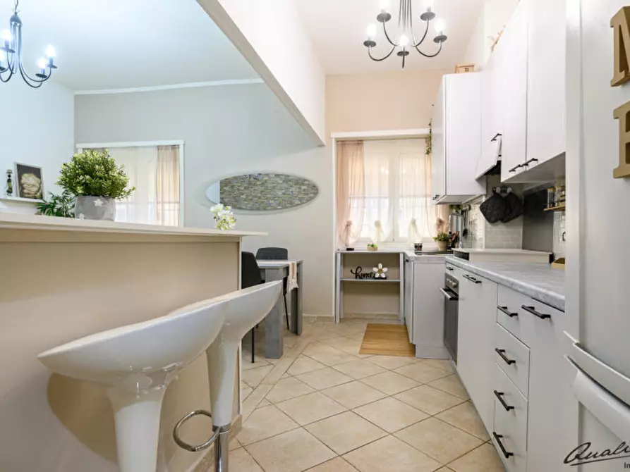 Immagine 10 di Appartamento in vendita  in Viale Jonio a Roma