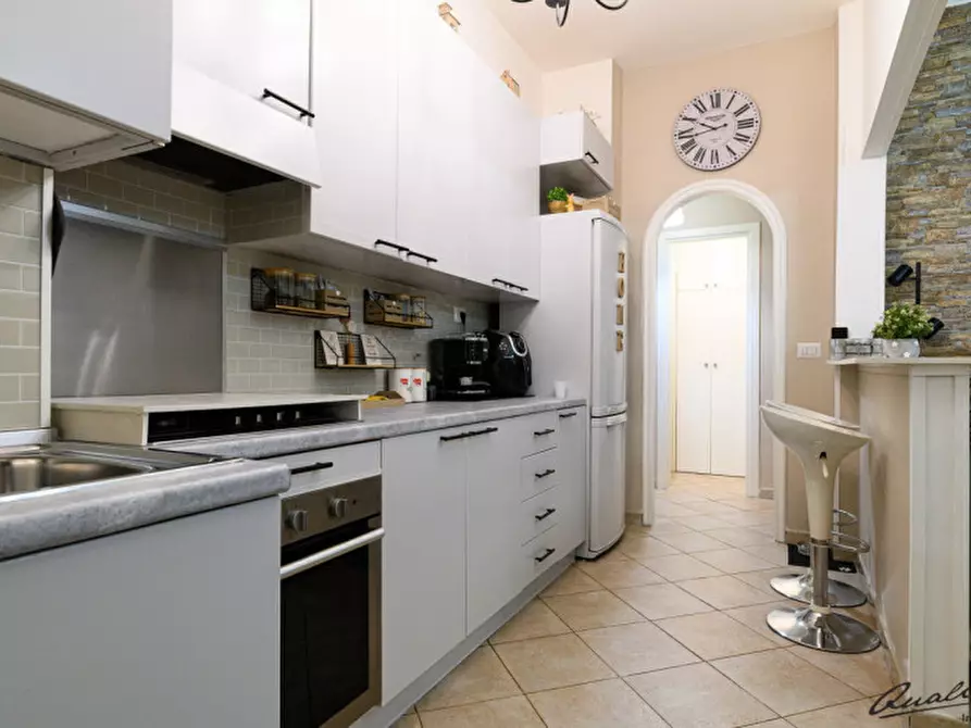 Immagine 11 di Appartamento in vendita  in Viale Jonio a Roma