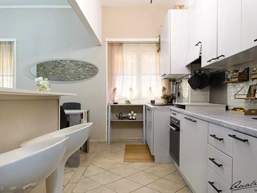 Immagine 12 di Appartamento in vendita  in Viale Jonio a Roma