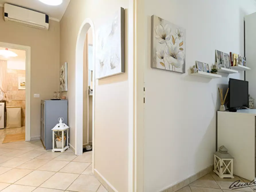 Immagine 16 di Appartamento in vendita  in Viale Jonio a Roma