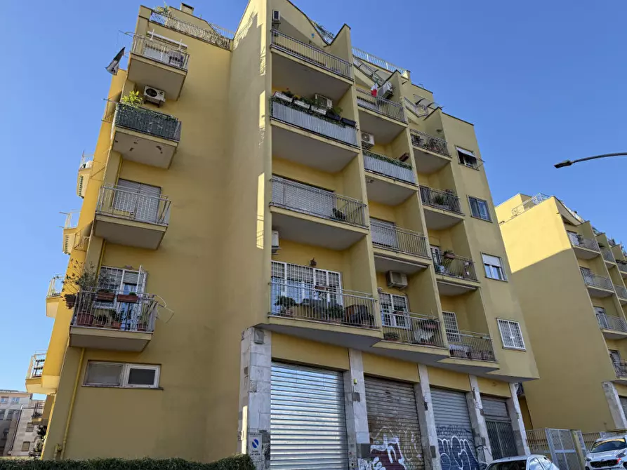 Immagine 30 di Appartamento in vendita  in Viale Jonio a Roma