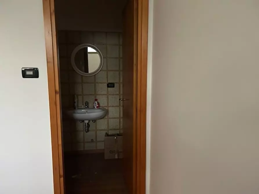 Immagine 2 di Negozio in vendita  in via santa monica a Albignasego