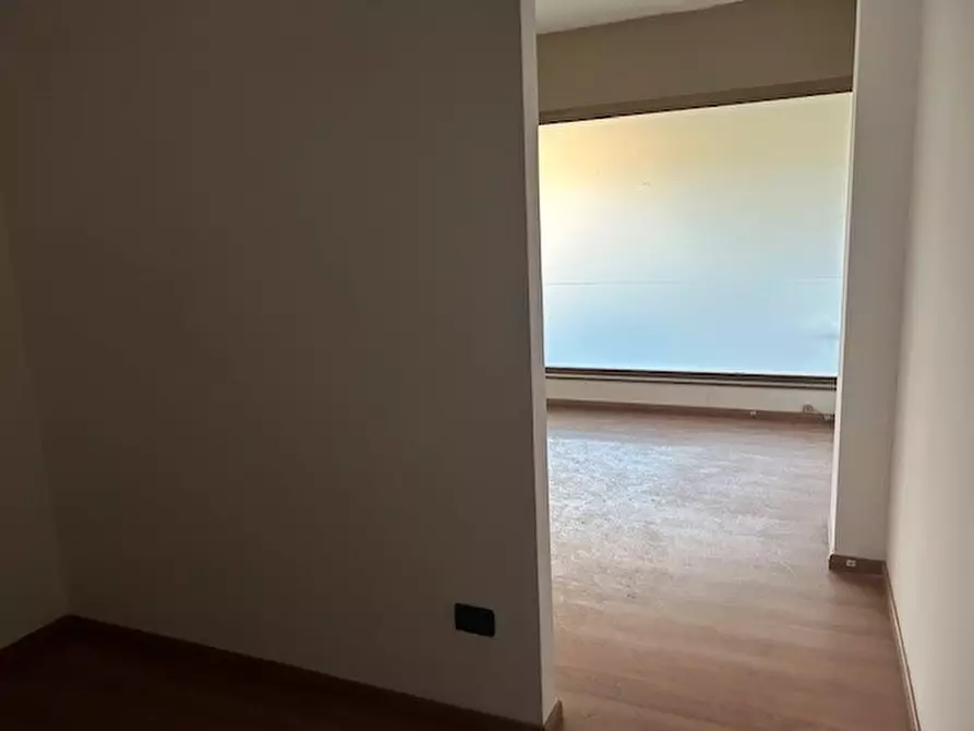 Immagine 2 di Negozio in vendita  in via santa monica a Albignasego