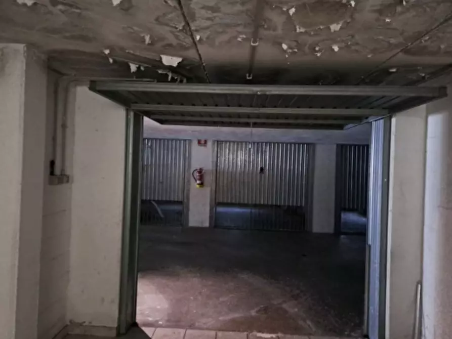 Immagine 1 di Garage in vendita  in Via Roma, 12 a Resana