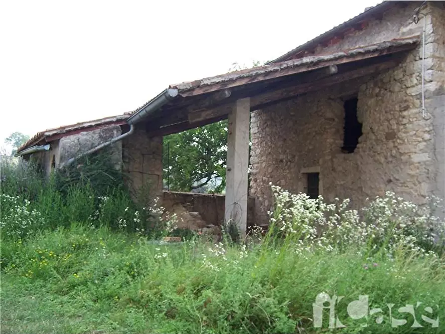 Immagine 3 di Rustico / casale in vendita  in Località Scrimei a Caprino Veronese