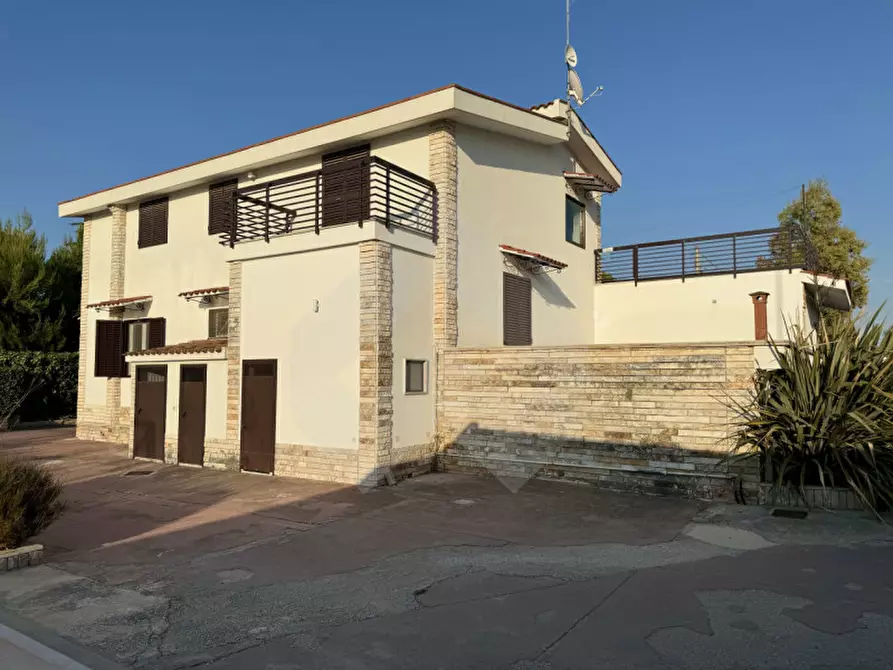 Immagine 13 di Villa in vendita  a Andria