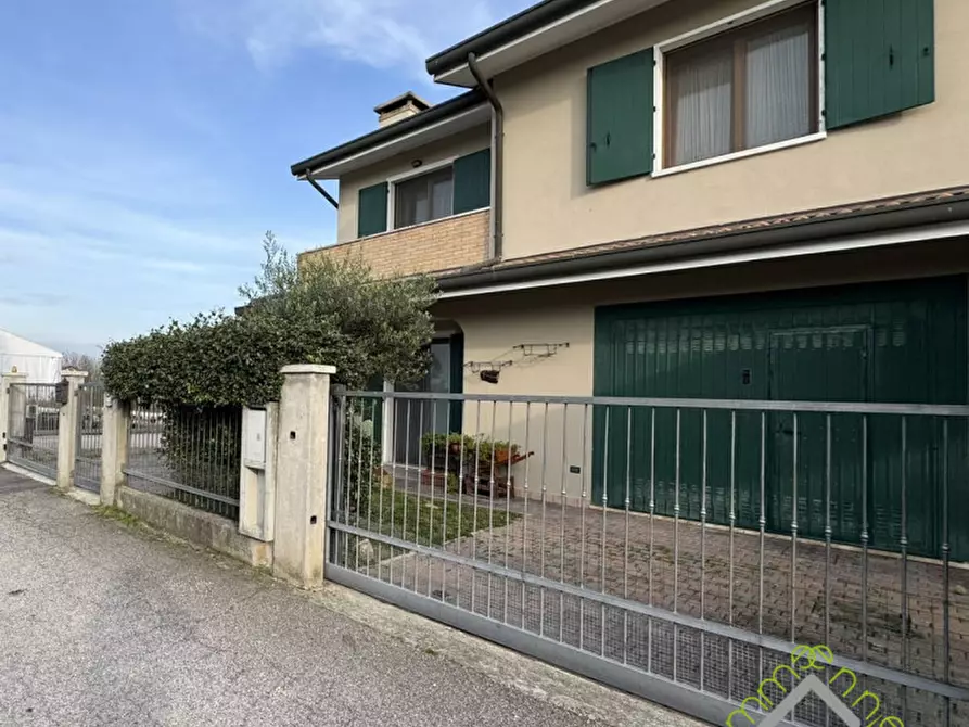 Immagine 2 di Casa bifamiliare in vendita  in Via della Resistenza a Campolongo Maggiore