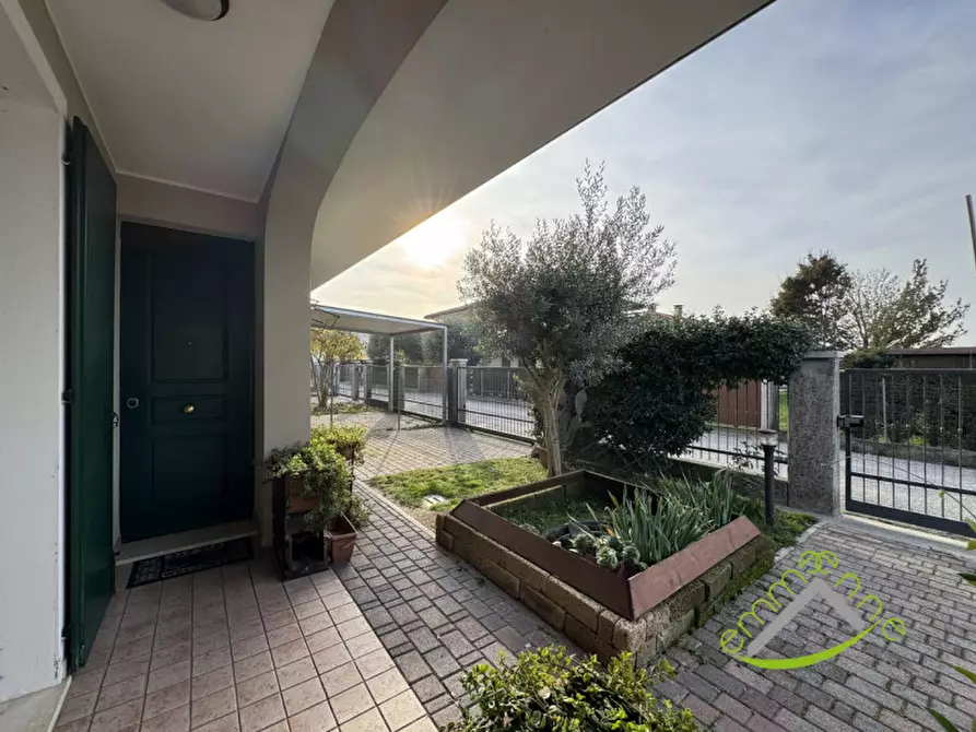 Immagine 3 di Casa bifamiliare in vendita  in Via della Resistenza a Campolongo Maggiore