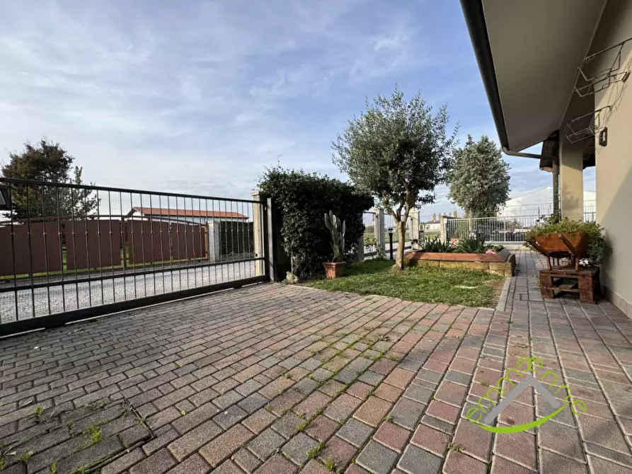 Immagine 4 di Casa bifamiliare in vendita  in Via della Resistenza a Campolongo Maggiore