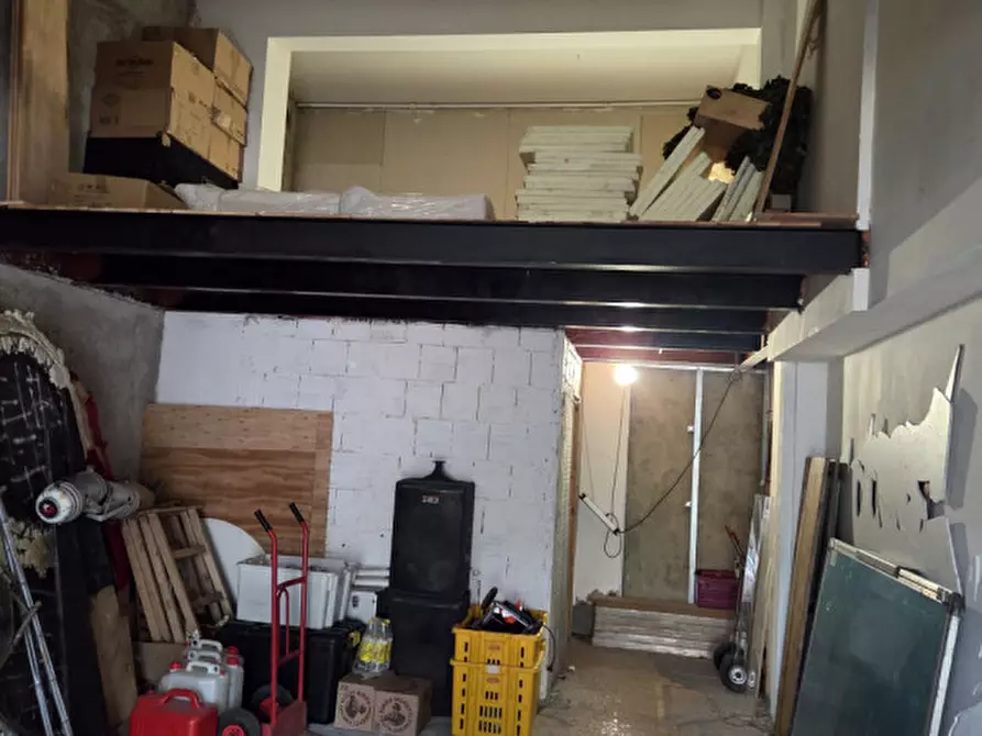 Immagine 1 di Negozio in vendita  in via Vasco de Gama a Firenze